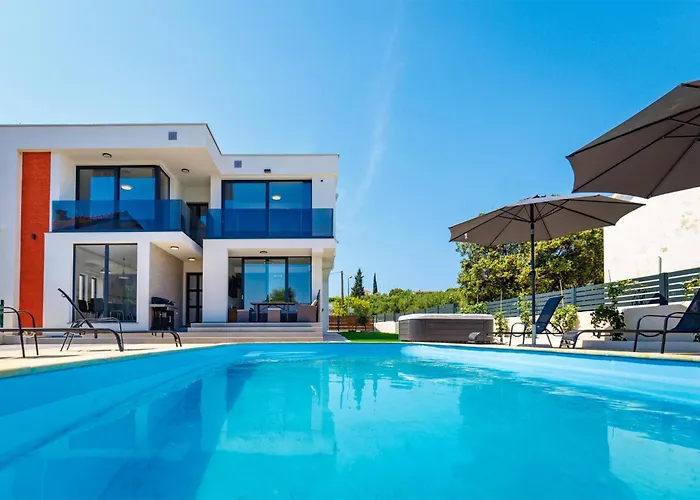 Nice Home In Drace With Sauna