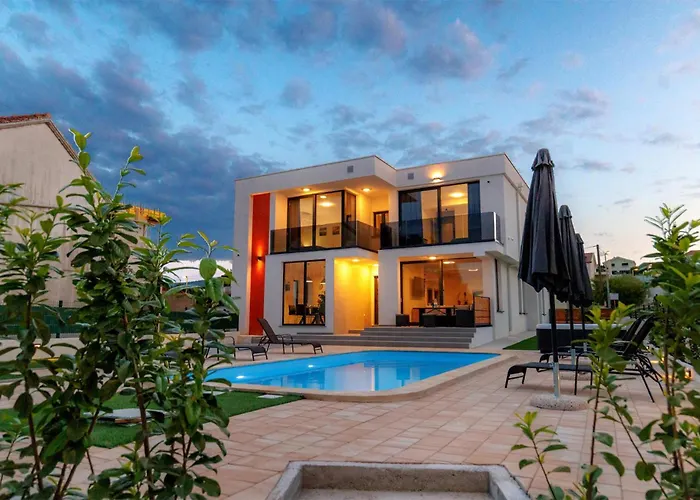 Nice Home In Drace With Sauna